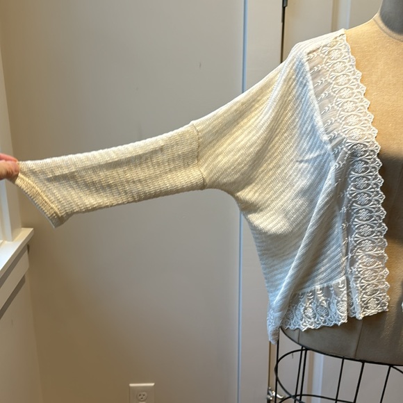 Monteau of Los Angeles cream and tan striped knit cardigan with lace trim. Small - Picture 4 of 9